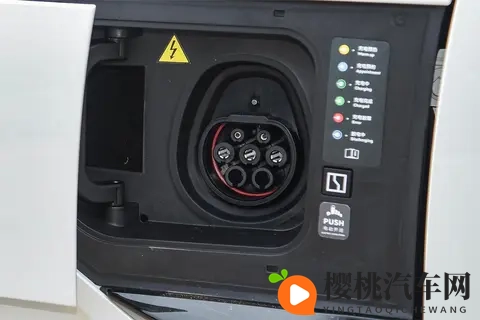 极氪009：国产高端MPV的崛起，比库里南还霸气？-3