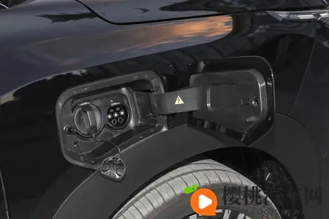 家用新能源SUV新选择!广汽埃安i60店内体验,不虚标不浮夸-2