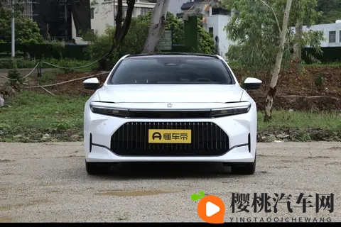 女生不穿衣服app：时尚穿搭推荐应用，探索个性化造型之道-2