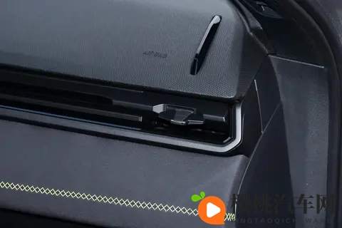 通勤代步好选择 第三代领克 03 燃油性价比试驾-3