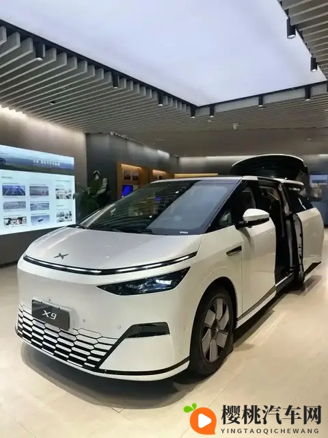 “用92号汽油就跑1400公里的豪华电车，真这么神？小鹏X9增程版”-1
