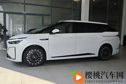 纯电续航452km，综合续航1602km，搭60L大油箱，小鹏X9增程版预售-2