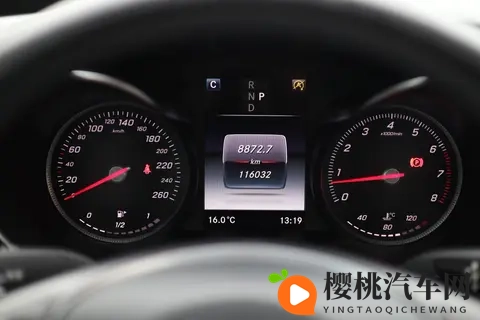 11万多拿下白色奔驰C级，家用代步有面儿-3