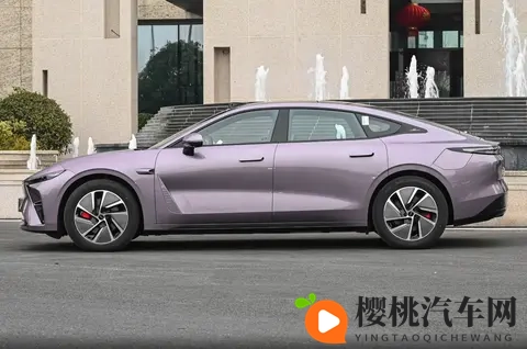 电动轿车全能选手咋炼成的?试驾2025款星纪元ES Ultra四驱旗舰版-2