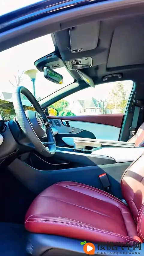 别再说君越是“老头乐”！试驾后彻底改观，这驾驶质感真香了-1