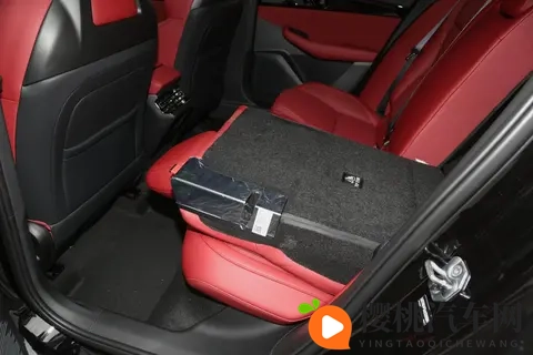 领克03 2026款 20TD AT Ultra:紧凑型燃油轿车市场中的均衡之选-1