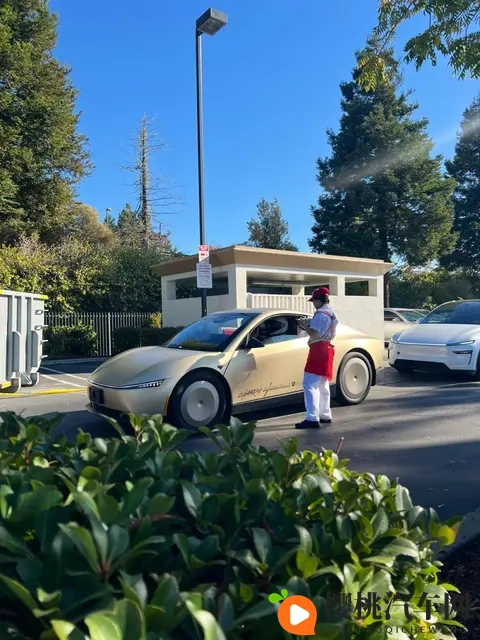 进博会炸场！特斯拉Cybercab无方向盘，21万可体验！-3