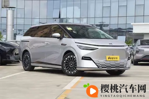 科幻感拉满！2025款小鹏X9纯电版实车曝光，740km续航+无图NOA-2