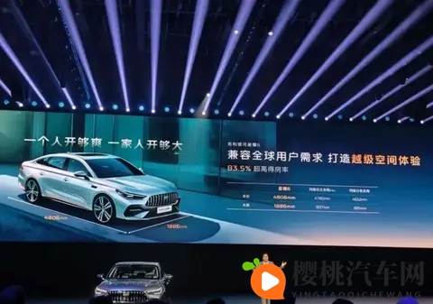 吉利掀桌!688万B级电混轿车配146寸大屏,一箱油跑1700公里-2