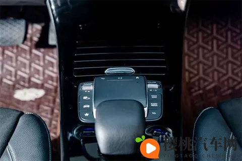 10万出头,圆你奔驰梦!20款A200L香槟色轿跑,一手车况!-3