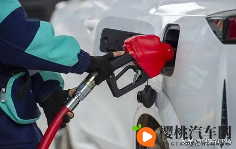 油价震荡下，车主该如何应对“加油焦虑”-1