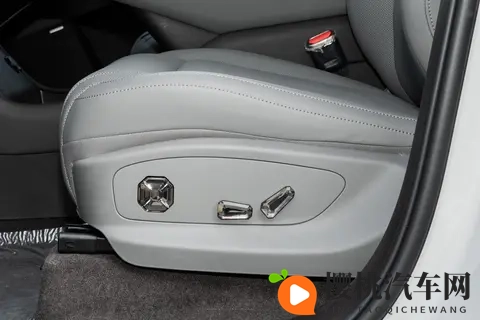 第三排能跷二郎腿？腾势 N8L 让六座 SUV 告别鸡肋！-1