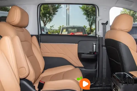 10万级MPV全能选手！星光730，电滑门+大7座，家用真香-2