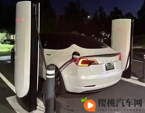 比年轻人不买燃油车更“慌”的:70、80后正批量转向电车-2