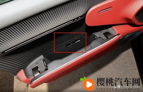 血泪教训!隐藏式门把手断电即锁死,这些逃生技巧能保命-1