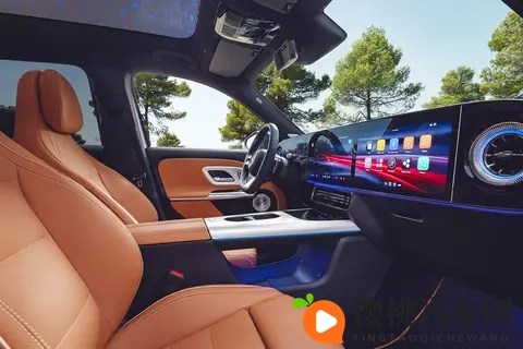 全新一代奔驰GLB内饰官图发布，三联屏+星空顶，5_7座都有-3