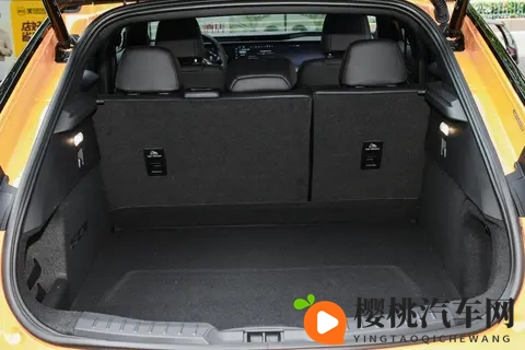 试驾完全新福特蒙迪欧,闺蜜决定放弃电车,选择插混动力-1