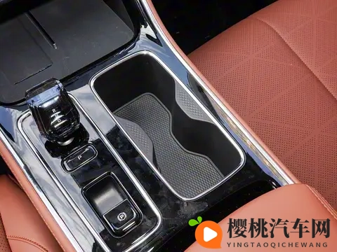 性少妇mdms丰满hdfiIm4k:性感辣妈丰满身材,高清影像诱惑十足-1