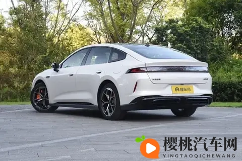 800V+6C闪充+全铝悬架,续航超600km,它到底值不值?-1