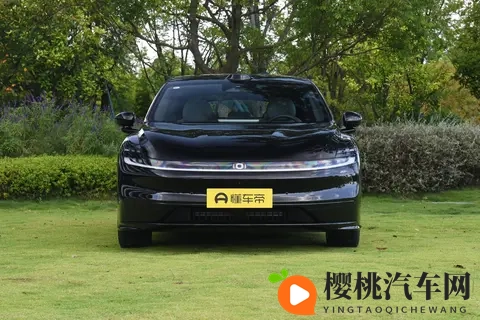 “陆地小坦克”问界新M5 Ultra 闪耀广州车展-1