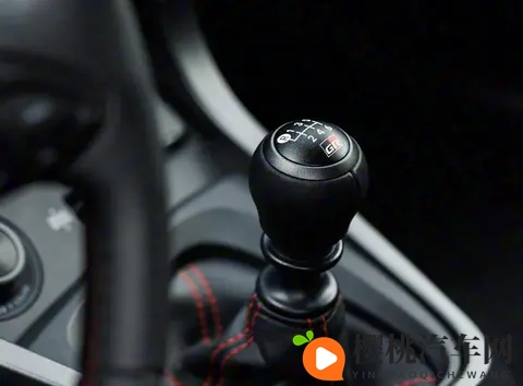 日系“小钢炮”,配GR运动套件,304匹马力、加速5秒,还有手动挡-1