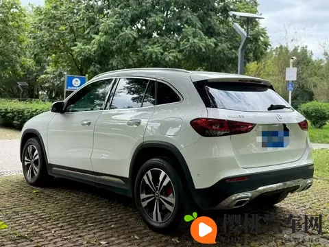 12万多拿下白色奔驰GLA，2020年上牌，圆你奔驰梦？-1
