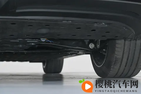 被喷 “没诚意”？2026款深蓝L06上市，却被吐槽“推沟里”？-3