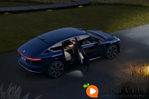 5 米 3 车长，头等舱后排 + 三重降噪，蔚来ET9让行政豪车好开又舒服-2