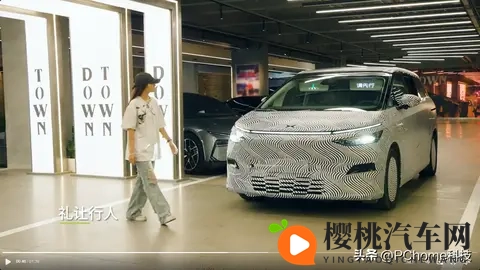 小鹏Robotaxi自动驾驶出租车亮相,最快明年试运营-1
