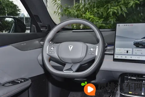 深度体验深蓝S05:没想到它这么香,620km续航+15分钟超充!-2