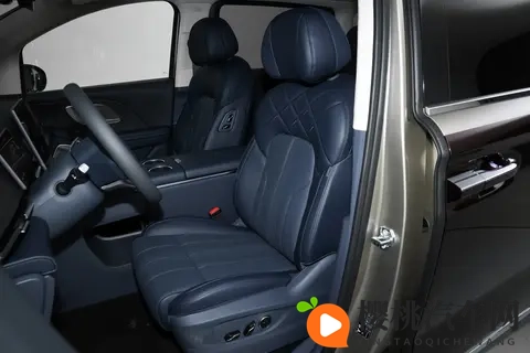 26款岚图梦想家 PHEV 乾崑Ultra车型的体验如何?-3