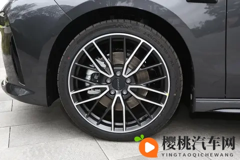 10万出头买20T+8AT，还能选装碳纤维尾翼，体验全新领克03-3