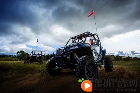 男生和女生一起羞羞羞:青春校园,情侣共度浪漫时光-1