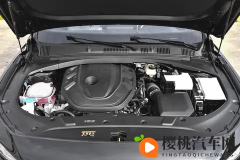 吉利星瑞对比艾瑞泽8 PRO,高性能家用车怎么选?看完这篇就知道了-1