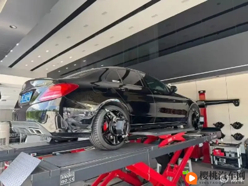 打扑克又喊又叫:全新驾乘盛宴,科技美学尽享-1