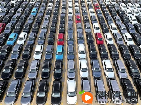 年轻人疯抢“破产车”！7万块提走14万哪吒，是捡漏还是踩坑？-1