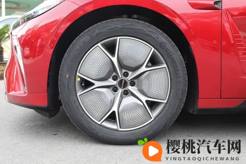 新手怕停车难?这车自己能搞定!置换再补1万,轻松拥有不纠结-1