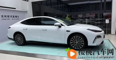 吉利银河星耀8系统变手机 玩家整活停不下来 穷鬼也能开豪车？-3