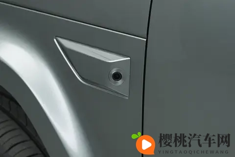 上市首月交付破万!续航1300公里+越级大空间,家用SUV可看钛7?-2