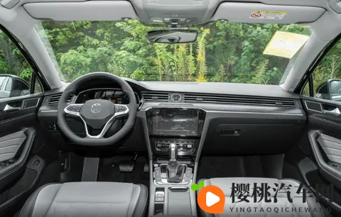 这次又有啥亮点,迈腾推出纪念版新车,共有三款配置可选-2