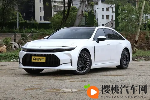 无套猛戳丰满少妇人妻:时尚座驾,丰满少妇新体验-2