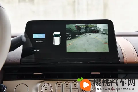 长安 Lumin 2026 款三车对比：续航与配置差异化，4-6 万代步车如何选-3