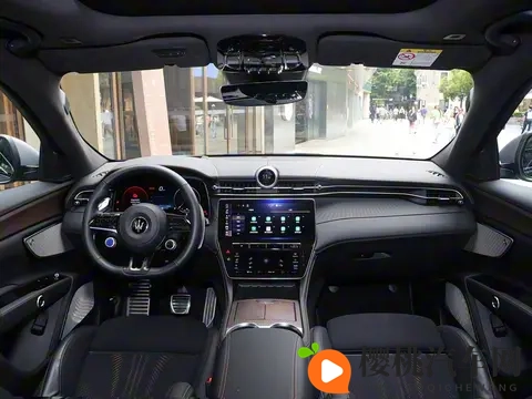 玛莎拉蒂豁出去了！从8988万跌至3588万，小米YU7危险了？-1