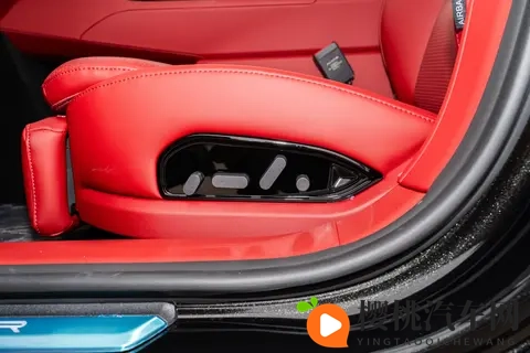 4299 万的移动 KTV + 按摩椅！阿维塔 12 这配置太懂家用豪华了～-3