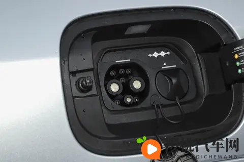 不止于家用,方程豹钛7 2025款 190KM四驱Max版的多元生活探索-1