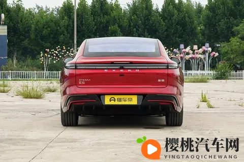 星纪元ES纯电版:中大型轿车的“真香选手”,价格香、操控稳!-3