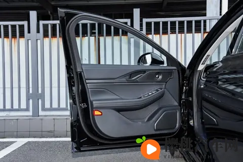 林肯Z配置差异化分析,混动、纯燃油具体该怎么选?-3