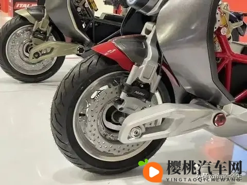 审美分裂!Roadster 400裸露车架+鸿350同源动力,有人爱有人嫌!-2