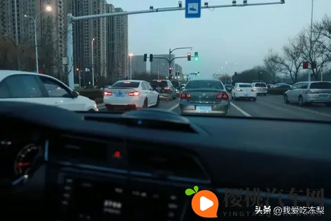 开车请注意!绿灯不走也违法 “罚款200元、记6分”-3