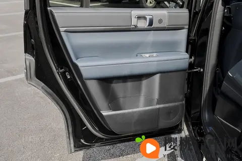 比亚迪又出一全能战士，1798万起售，方程豹钛7适合谁？-3